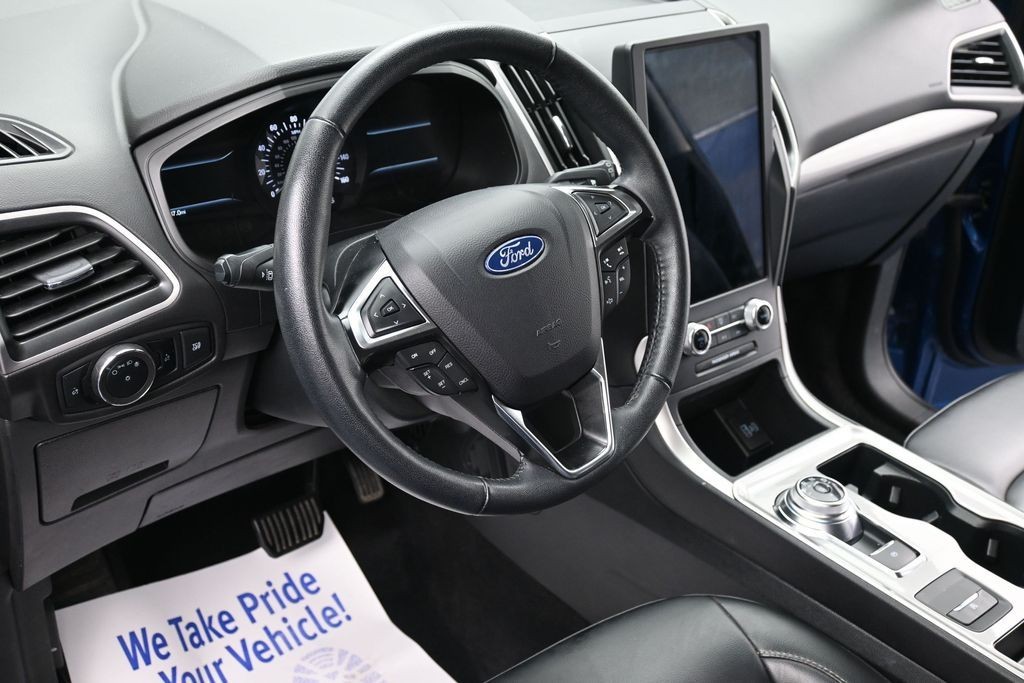 Ford Edge Vehicle Full-screen Gallery Image 14