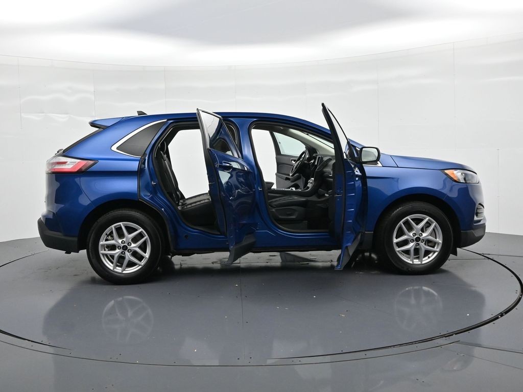 Ford Edge Vehicle Full-screen Gallery Image 23