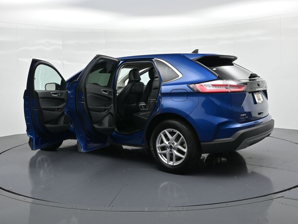 Ford Edge Vehicle Full-screen Gallery Image 24