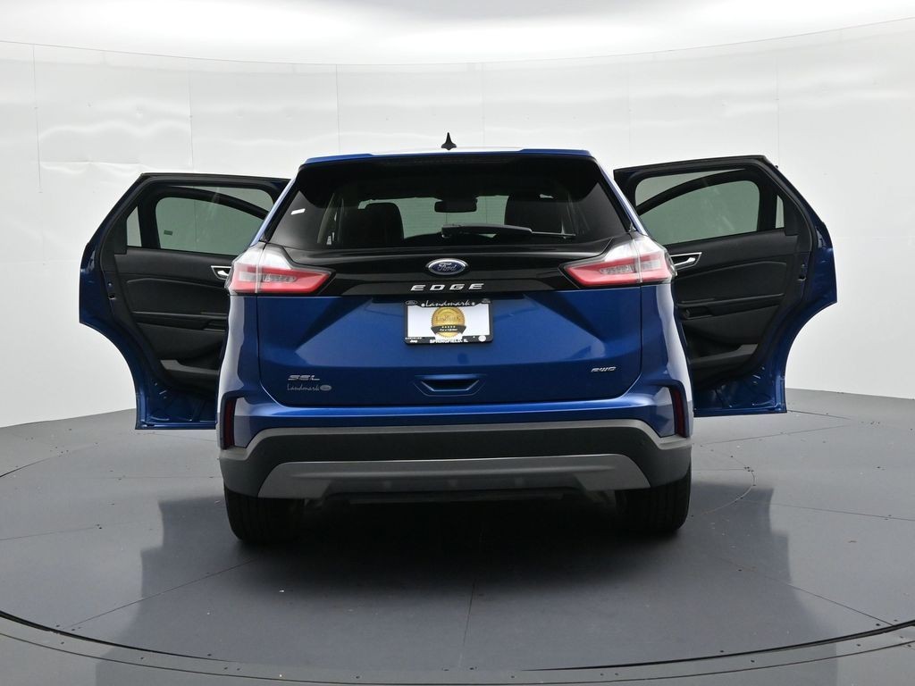 Ford Edge Vehicle Full-screen Gallery Image 26