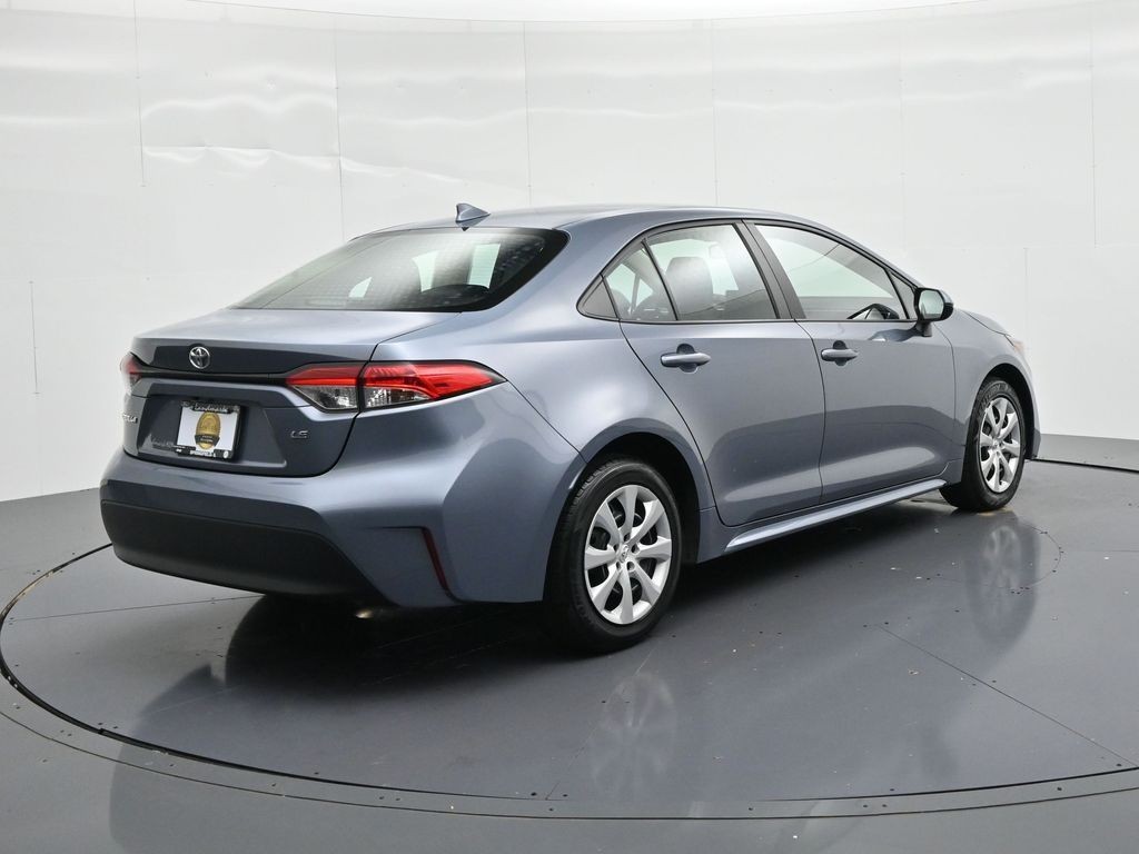 Toyota Corolla Vehicle Full-screen Gallery Image 6