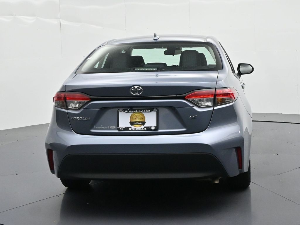 Toyota Corolla Vehicle Full-screen Gallery Image 7