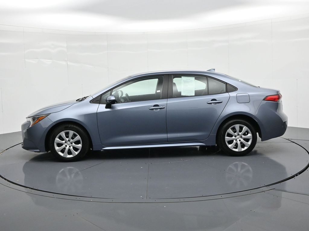 Toyota Corolla Vehicle Full-screen Gallery Image 9