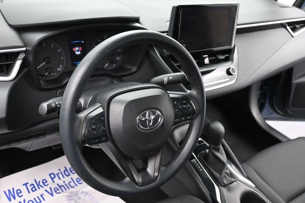 Toyota Corolla Vehicle Full-screen Gallery Image 13