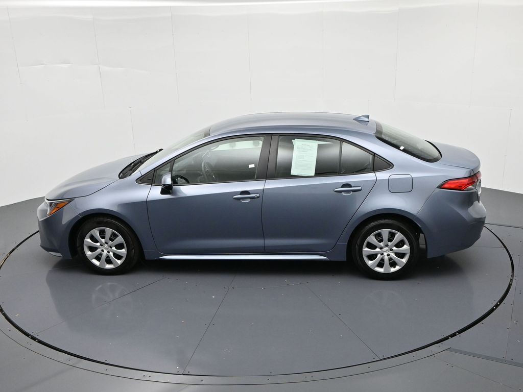 Toyota Corolla Vehicle Full-screen Gallery Image 17