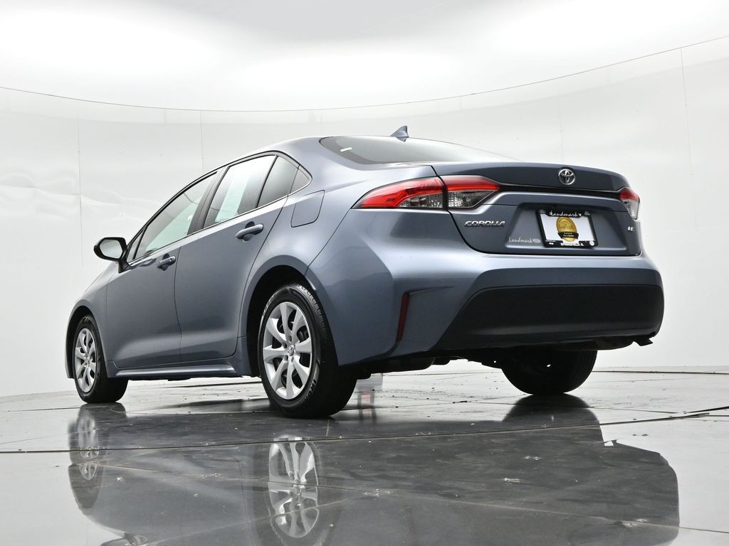 Toyota Corolla Vehicle Full-screen Gallery Image 18