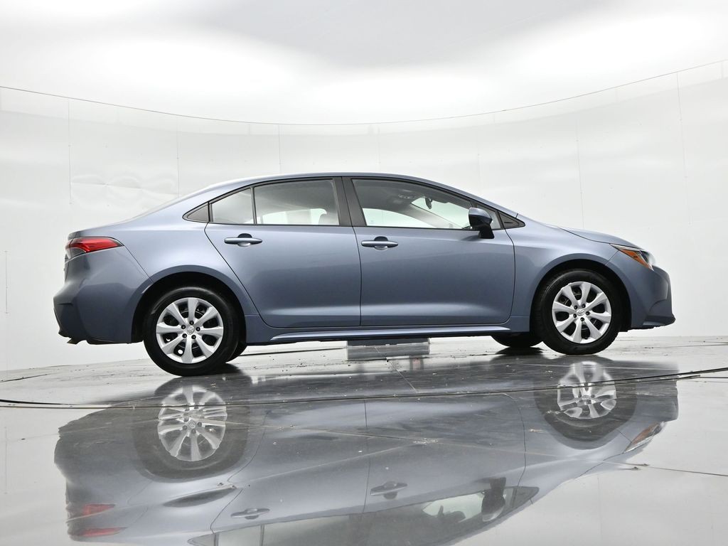 Toyota Corolla Vehicle Full-screen Gallery Image 21