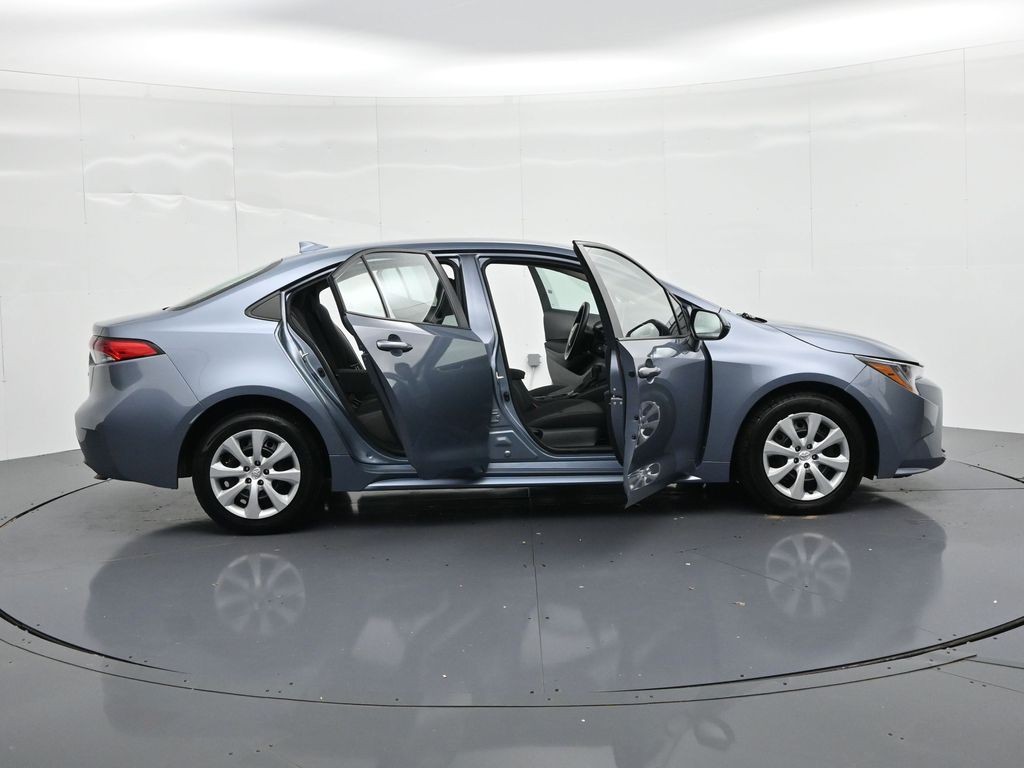 Toyota Corolla Vehicle Full-screen Gallery Image 22