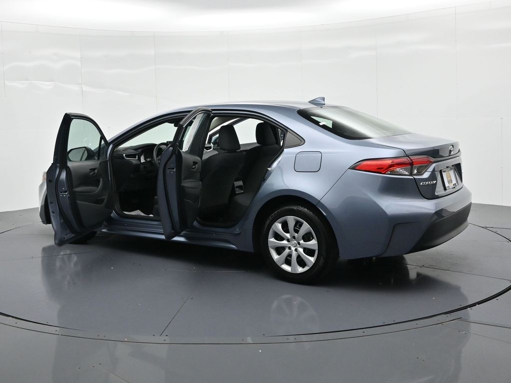 Toyota Corolla Vehicle Full-screen Gallery Image 23