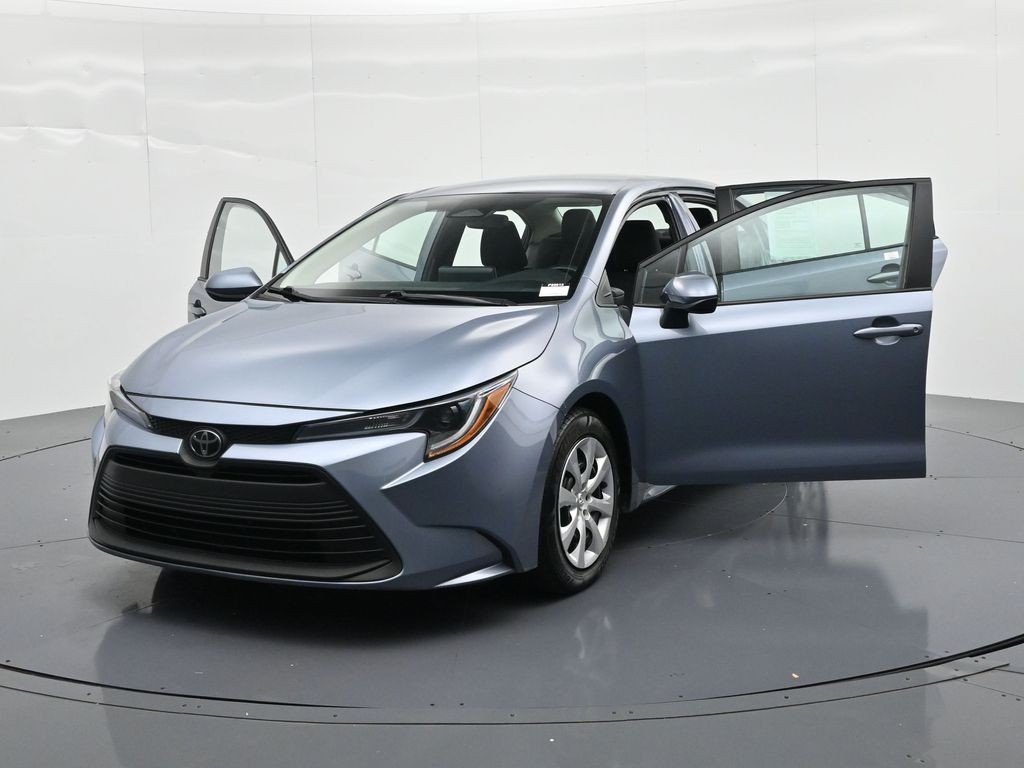 Toyota Corolla Vehicle Full-screen Gallery Image 24