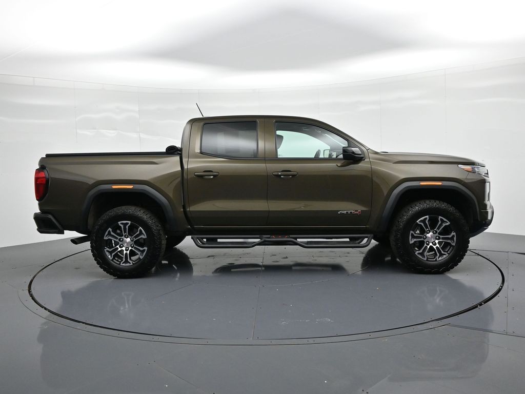 GMC Canyon Vehicle Full-screen Gallery Image 5