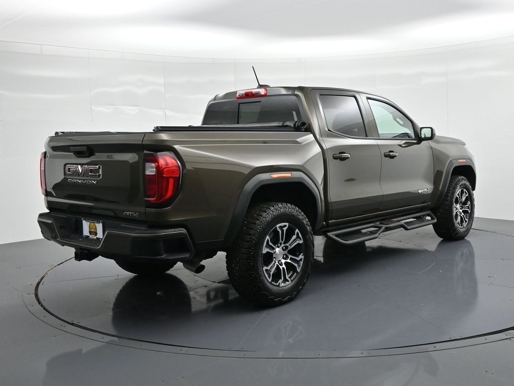 GMC Canyon Vehicle Full-screen Gallery Image 6