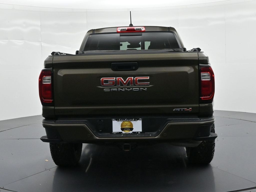 GMC Canyon Vehicle Full-screen Gallery Image 7