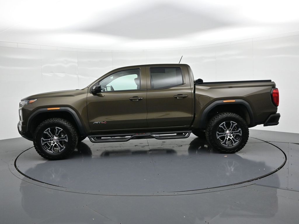 GMC Canyon Vehicle Full-screen Gallery Image 9
