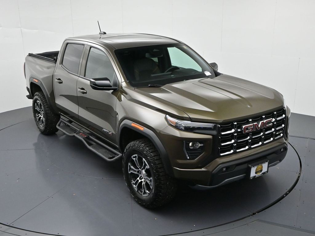 GMC Canyon Vehicle Full-screen Gallery Image 16