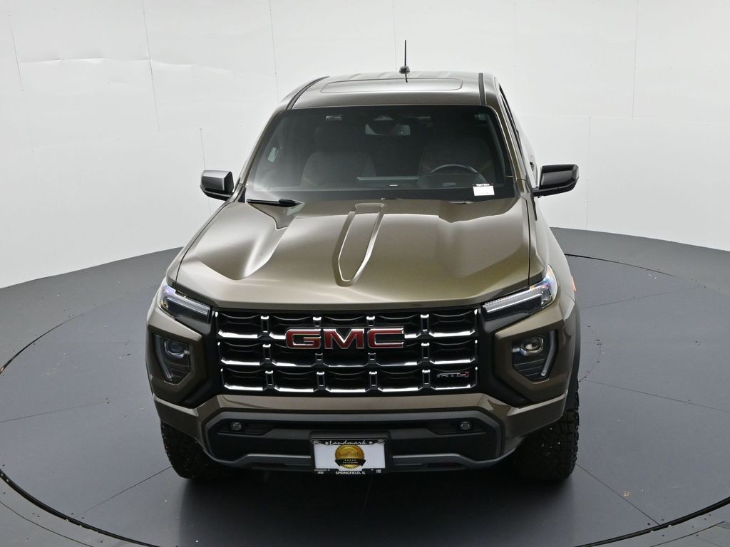 GMC Canyon Vehicle Full-screen Gallery Image 17