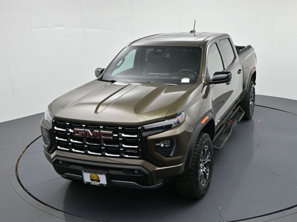 GMC Canyon Vehicle Full-screen Gallery Image 18