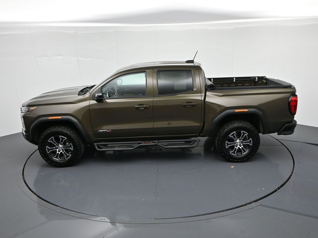 GMC Canyon Vehicle Full-screen Gallery Image 19