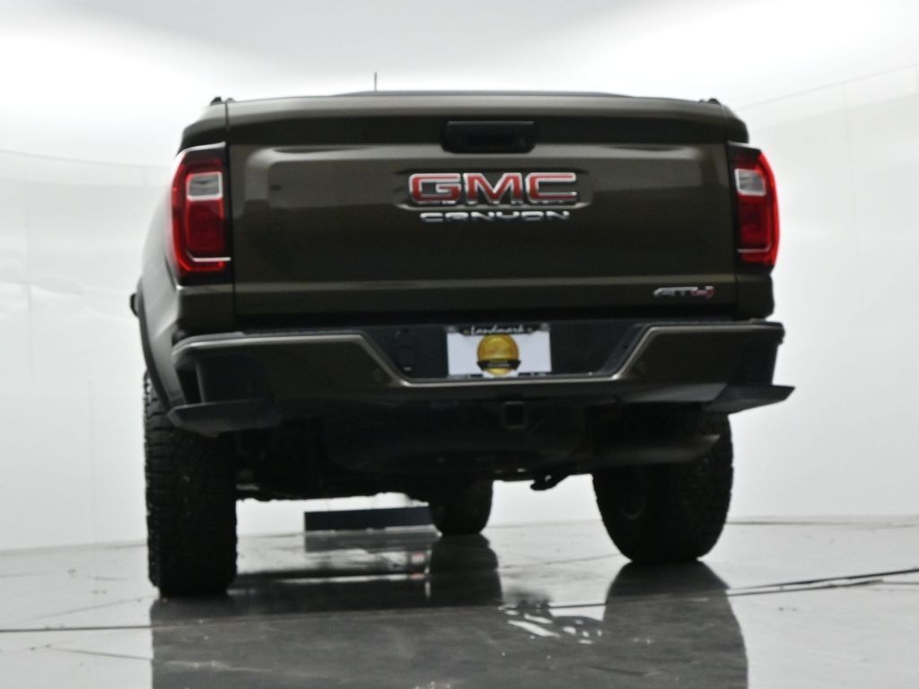 GMC Canyon Vehicle Full-screen Gallery Image 21