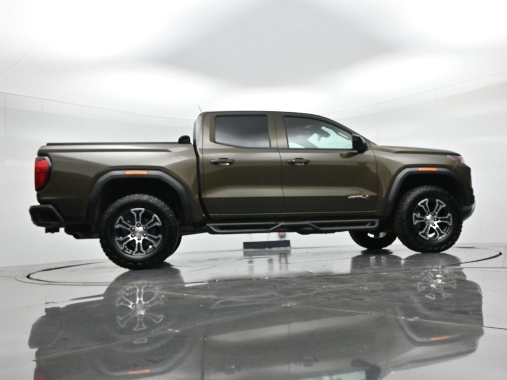 GMC Canyon Vehicle Full-screen Gallery Image 23