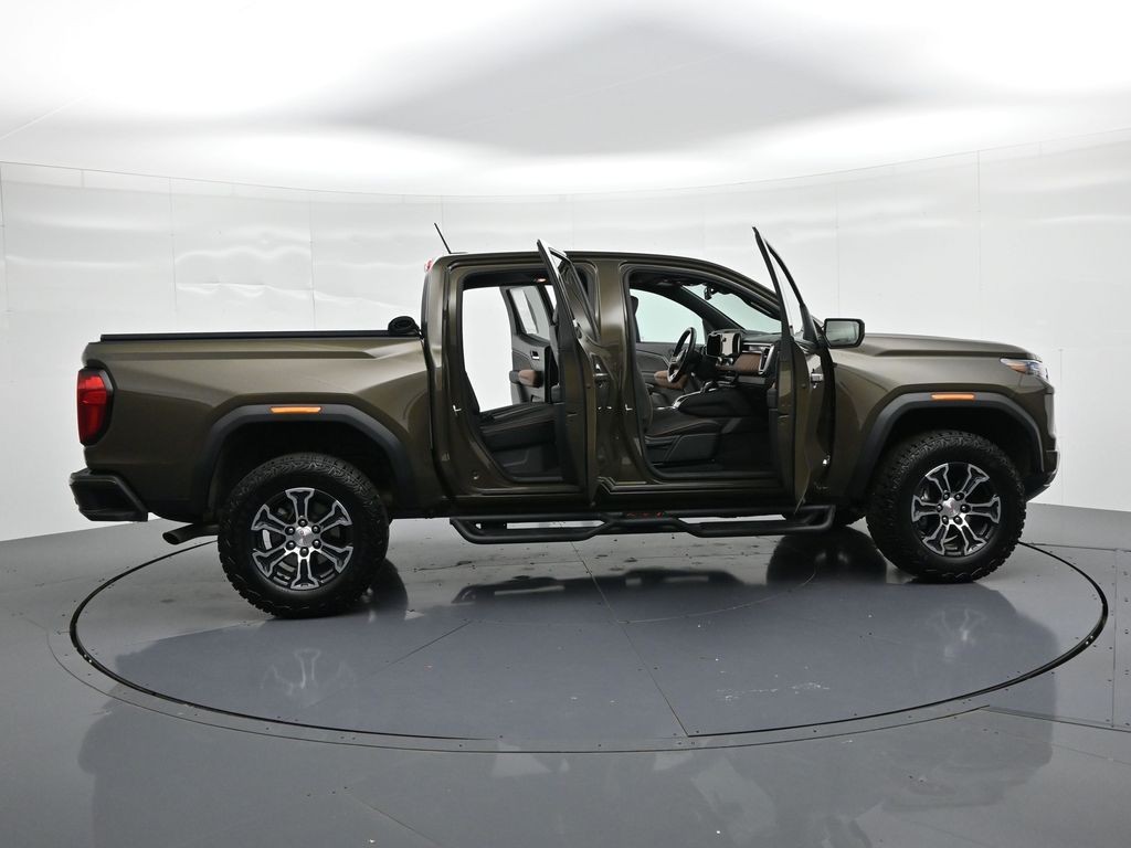 GMC Canyon Vehicle Full-screen Gallery Image 24