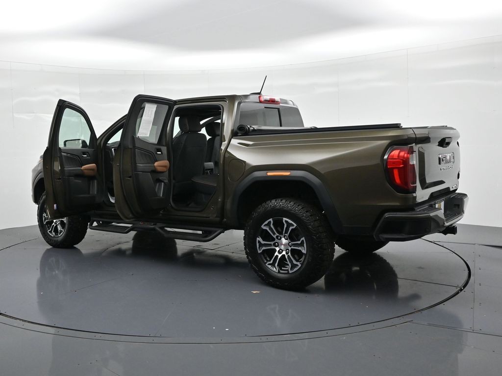 GMC Canyon Vehicle Full-screen Gallery Image 25
