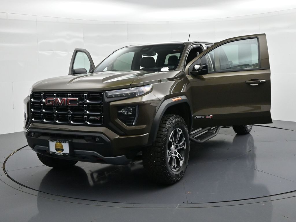 GMC Canyon Vehicle Full-screen Gallery Image 26