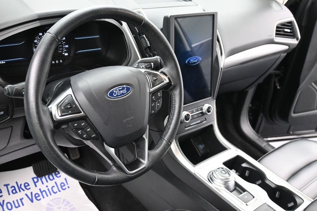 Ford Edge Vehicle Full-screen Gallery Image 13