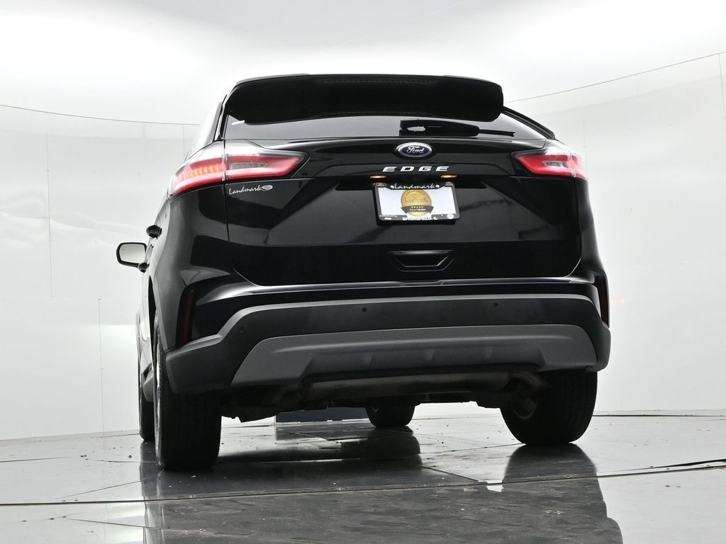 Ford Edge Vehicle Full-screen Gallery Image 19