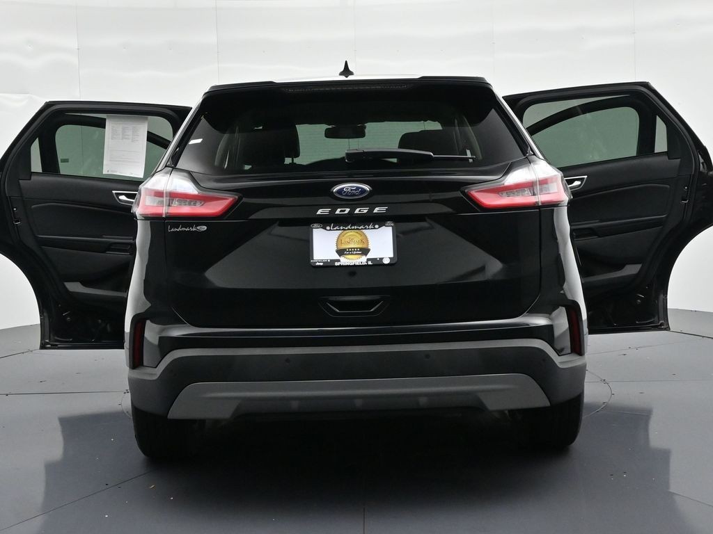 Ford Edge Vehicle Full-screen Gallery Image 25