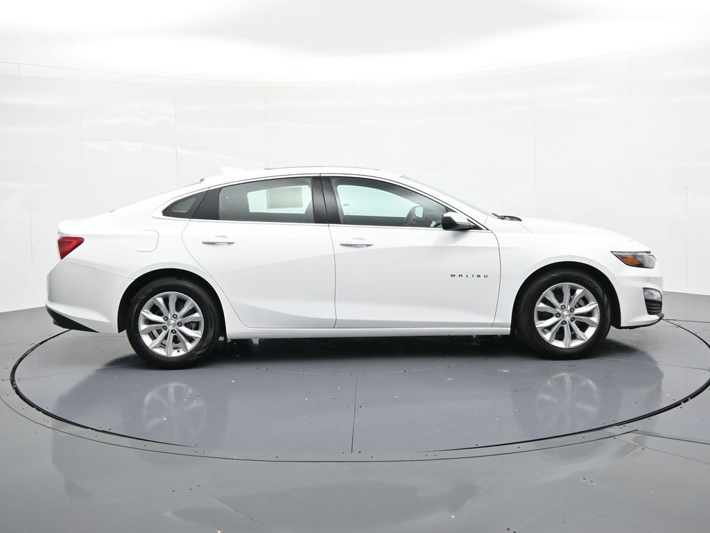 Chevrolet Malibu Vehicle Full-screen Gallery Image 05
