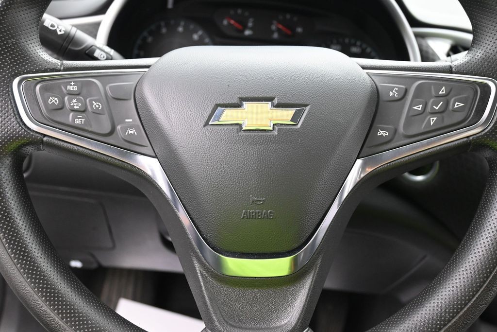 Chevrolet Malibu Vehicle Full-screen Gallery Image 12
