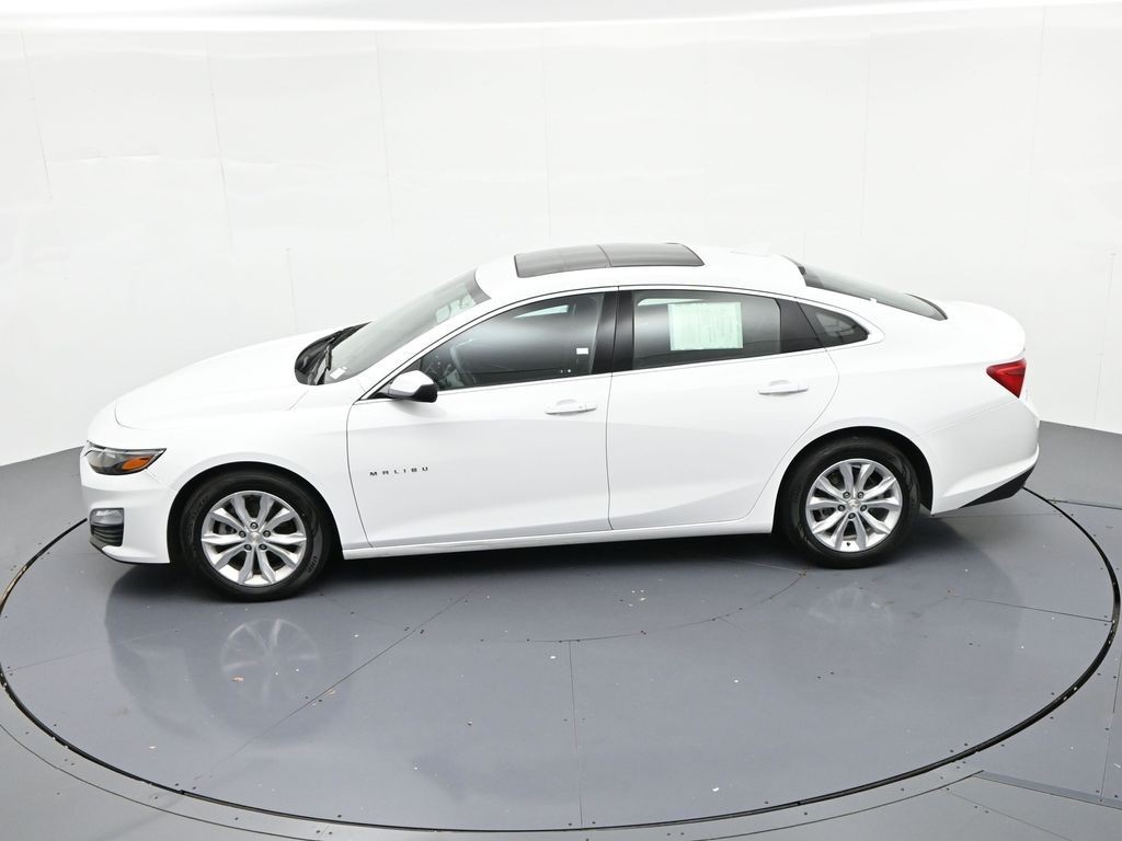 Chevrolet Malibu Vehicle Full-screen Gallery Image 17