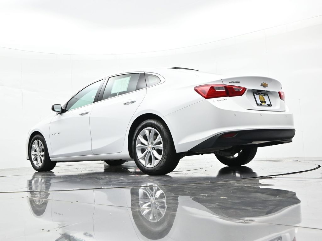 Chevrolet Malibu Vehicle Full-screen Gallery Image 18