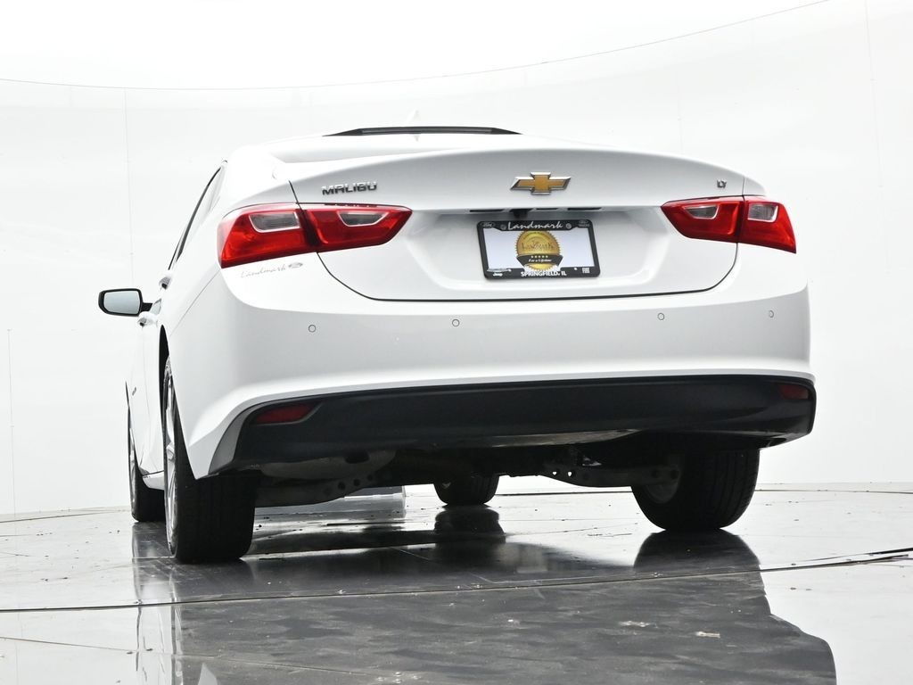 Chevrolet Malibu Vehicle Full-screen Gallery Image 19