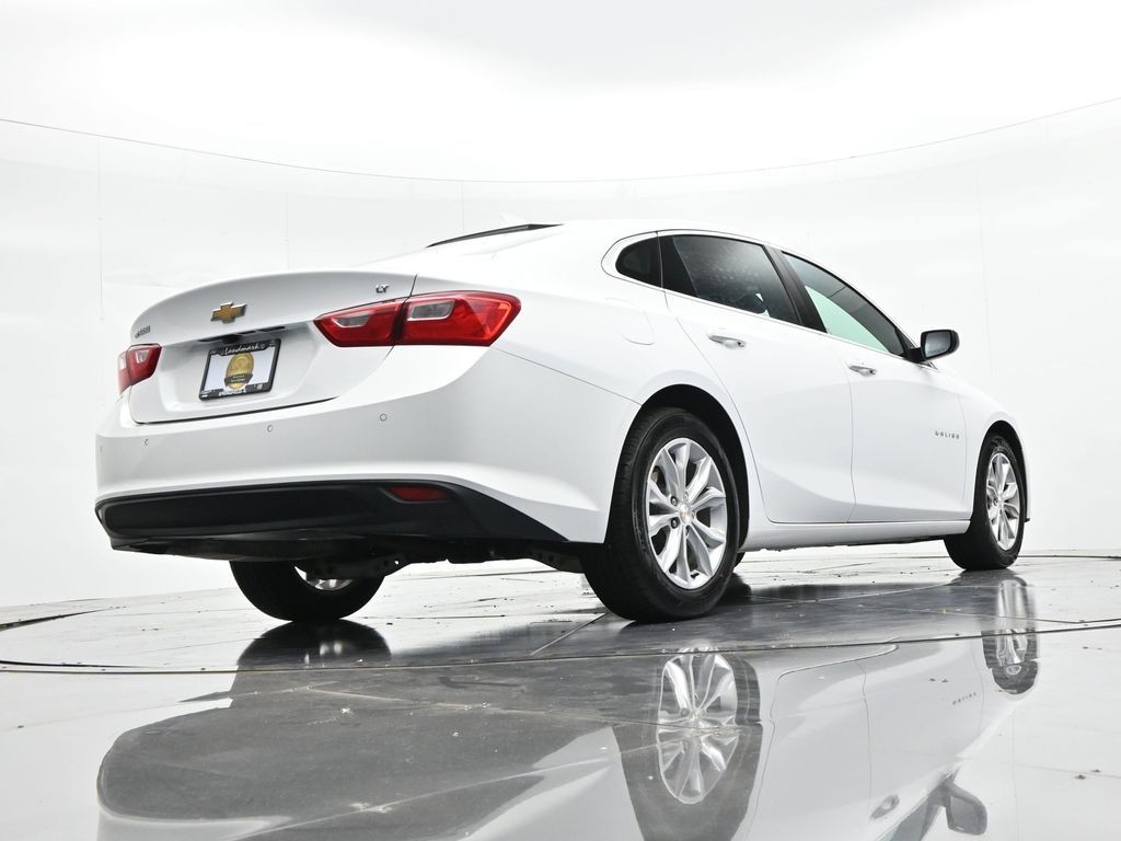 Chevrolet Malibu Vehicle Full-screen Gallery Image 20