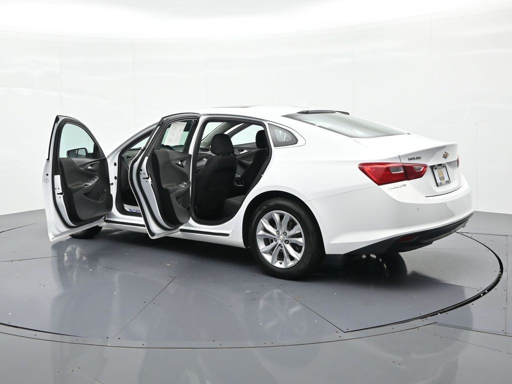 Chevrolet Malibu Vehicle Full-screen Gallery Image 23