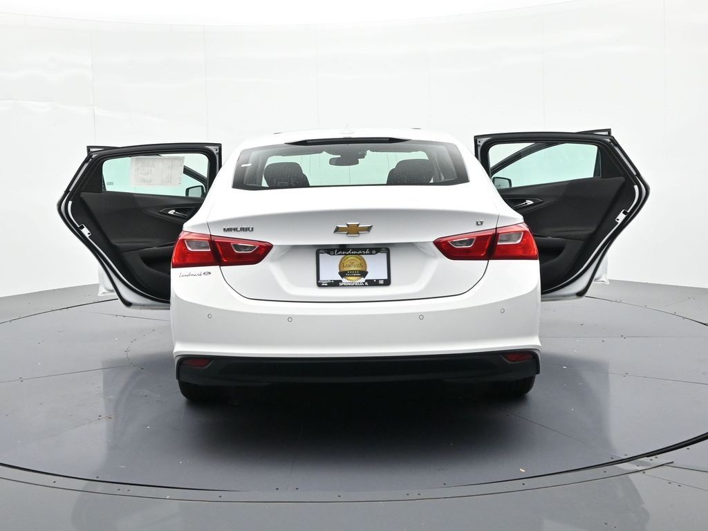 Chevrolet Malibu Vehicle Full-screen Gallery Image 25