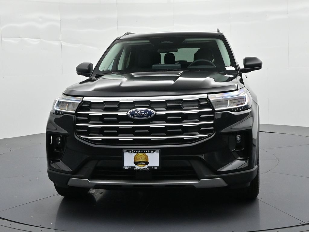 Ford Explorer Vehicle Full-screen Gallery Image 3