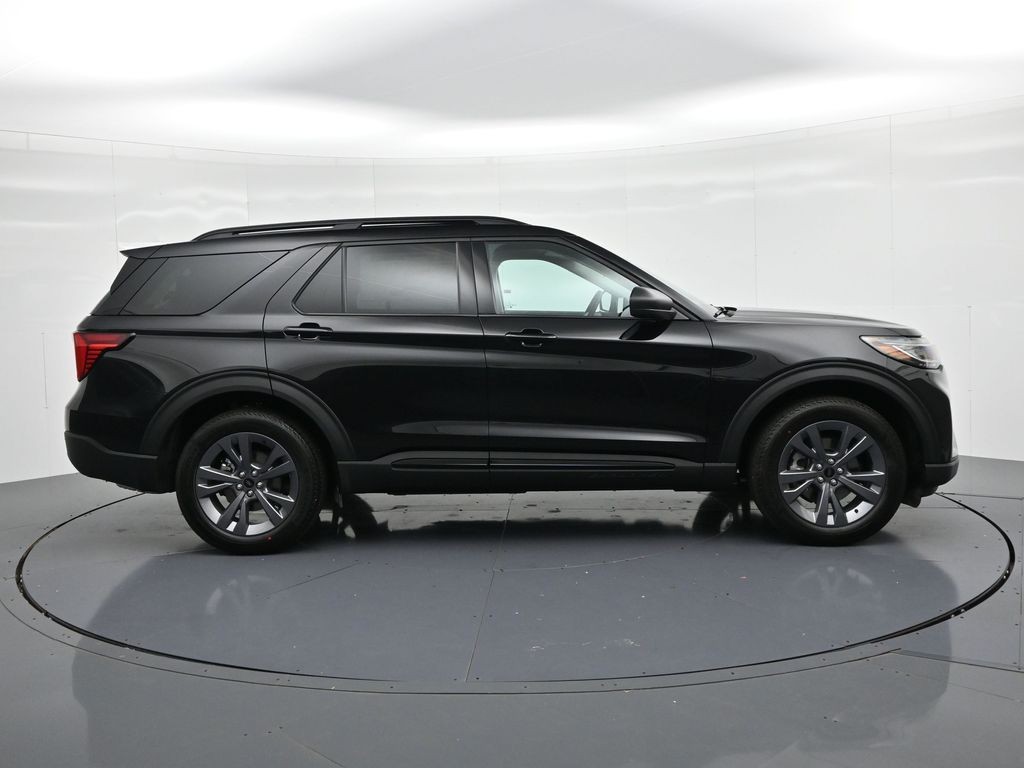 Ford Explorer Vehicle Full-screen Gallery Image 5