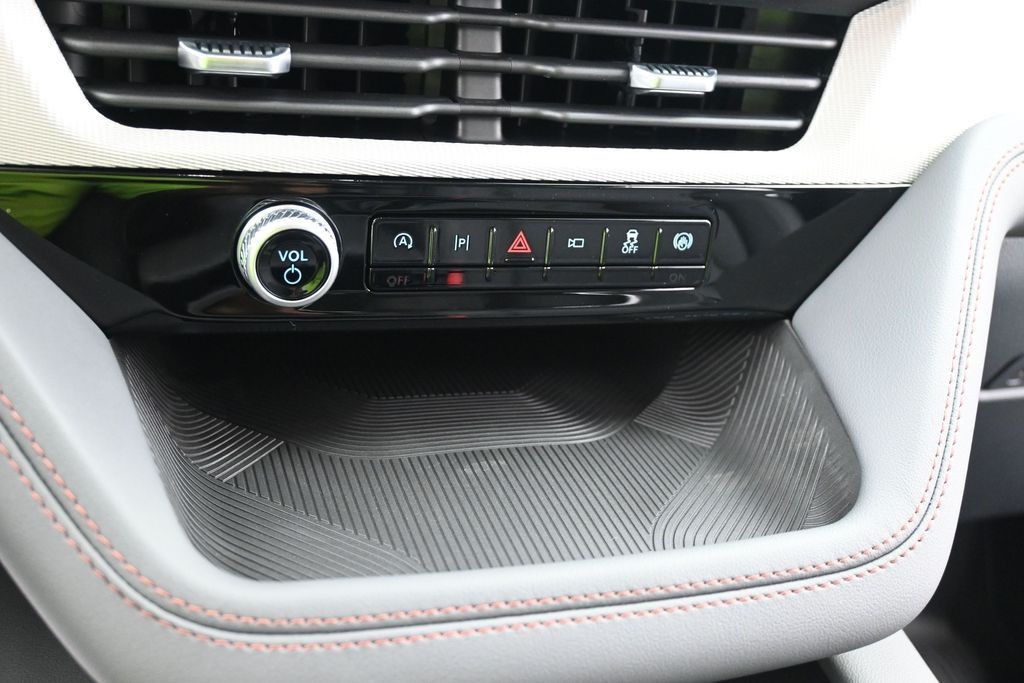 Ford Explorer Vehicle Full-screen Gallery Image 11