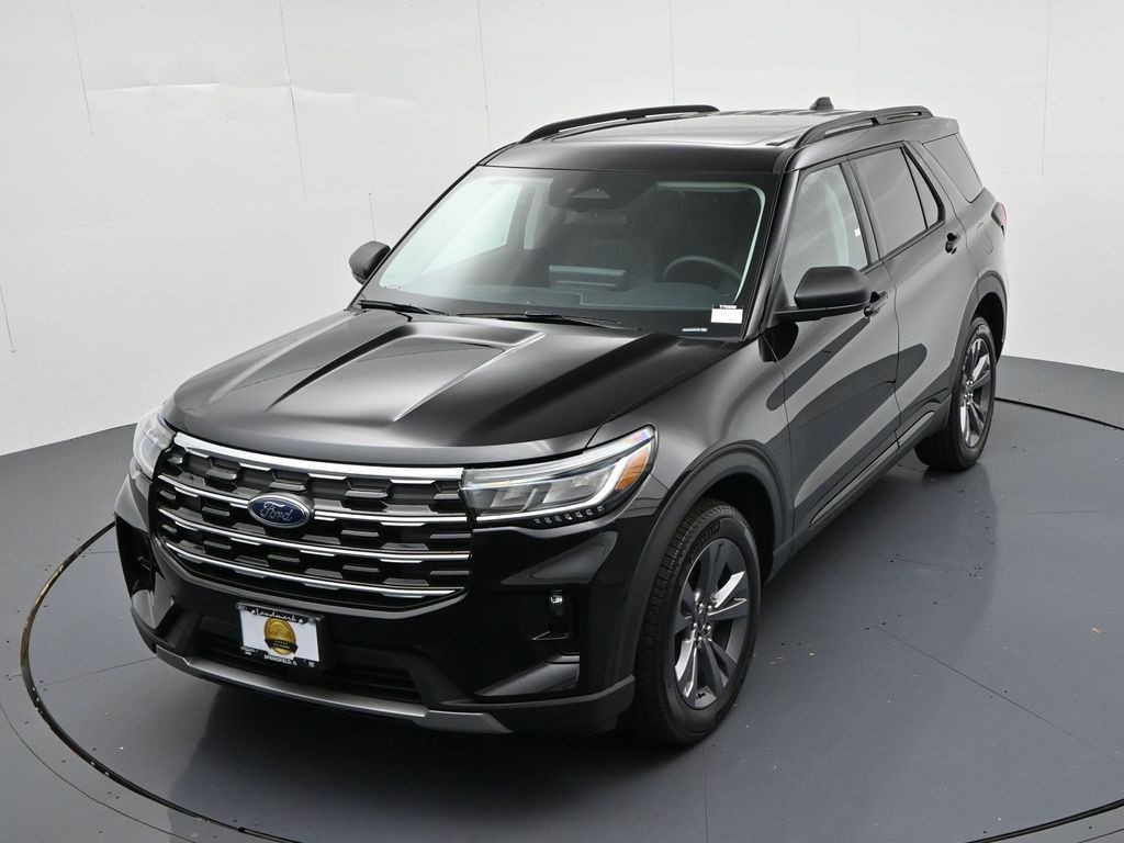Ford Explorer Vehicle Full-screen Gallery Image 18