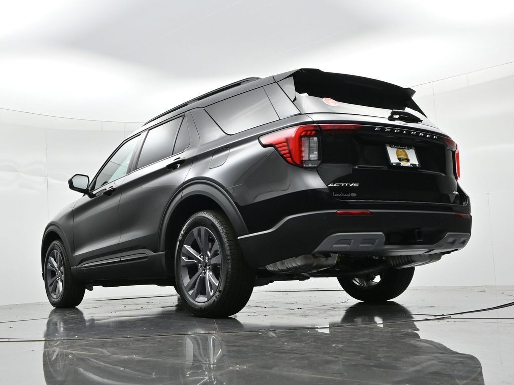 Ford Explorer Vehicle Full-screen Gallery Image 20