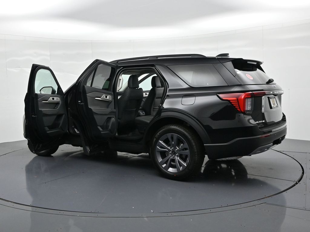 Ford Explorer Vehicle Full-screen Gallery Image 25