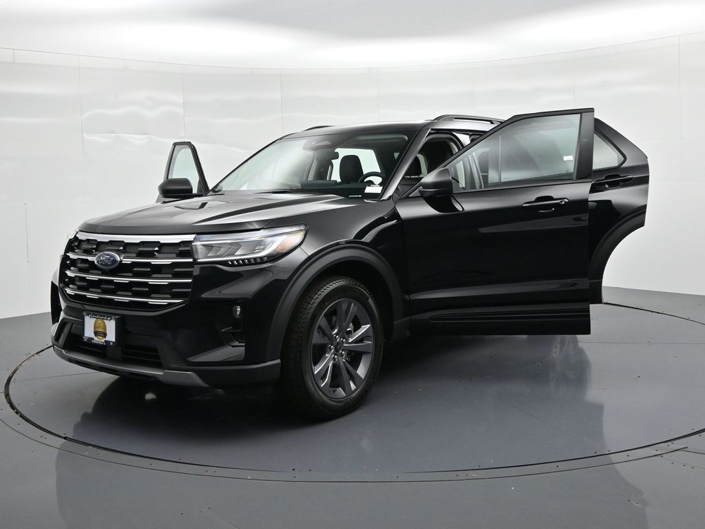 Ford Explorer Vehicle Full-screen Gallery Image 26