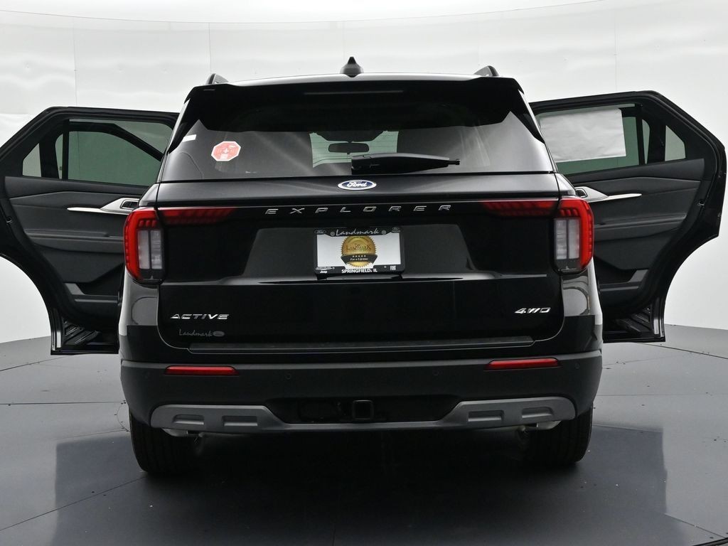 Ford Explorer Vehicle Full-screen Gallery Image 27