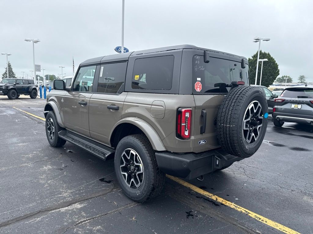 Ford Bronco Vehicle Full-screen Gallery Image 4