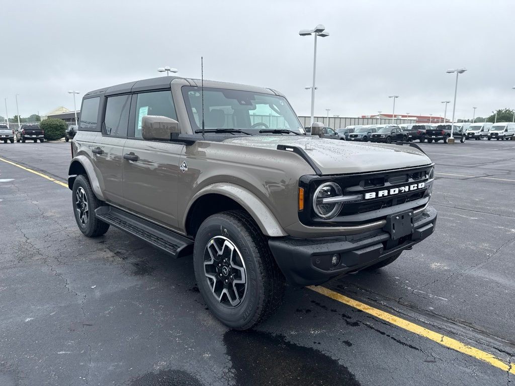 Ford Bronco Vehicle Full-screen Gallery Image 7