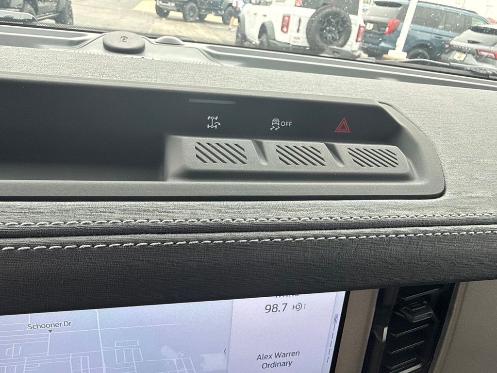 Ford Bronco Vehicle Full-screen Gallery Image 18