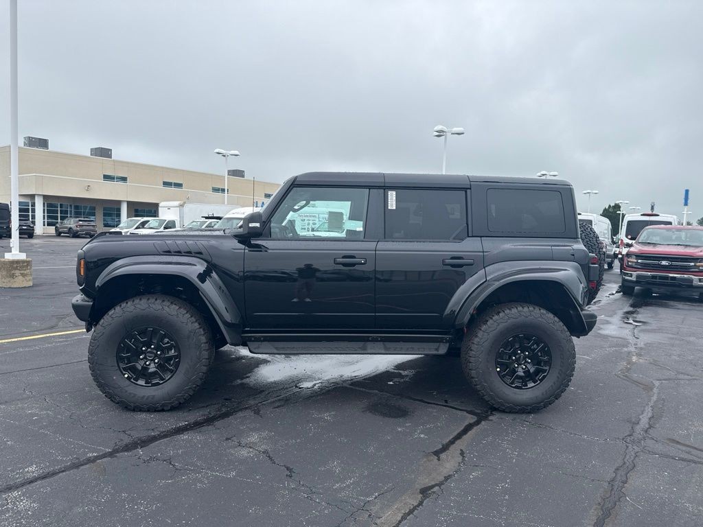 Ford Bronco Vehicle Full-screen Gallery Image 4